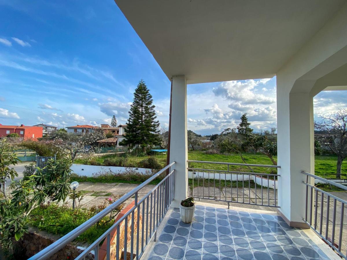 Villa Gladyr Lotzorai Exteriör bild