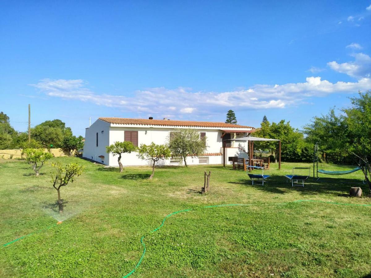 Villa Gladyr Lotzorai Exteriör bild